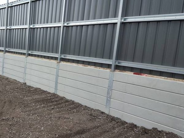 Fence-on-top-of-retaining-wall - Outwest Retaining Walls Retaining wall with fence directly on top in Melbourne West